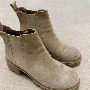 Steve Madden Tan Suede Chelsea Boots - Size 7.5